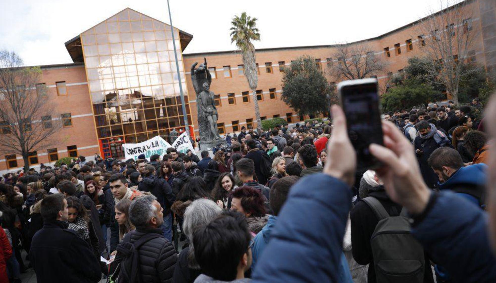 Movilización de estudiantes en la Universidad Rey Juan Carlos en protesta por el Caso Cifuentes. Foto: FdE